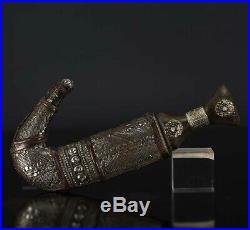 A BEAUTIFUL antique JAMBIYA DAGGER 1900 HORN WITH SILVER