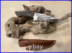 Beautiful layered stain steel Damascus Field/Hunting knife w Rams Horn stocks