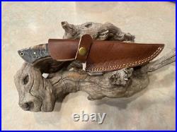 Beautiful layered stain steel Damascus Field/Hunting knife w Rams Horn stocks