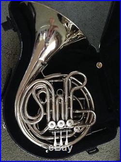 Conn 8D Double French Horn- Great condition, two mouth pieces, with hard case