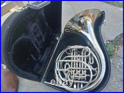 Holton H179 French Horn Elkhorn Wi. Serial #541643 With Carry case AS IS