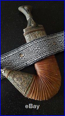Nice silver finely crafted jambyia dagger with belt amulets -Yemen 20th