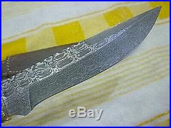 WB. Custom Handmade Damascus Steel Hunting Knife With Beautiful Wood Horn Handle